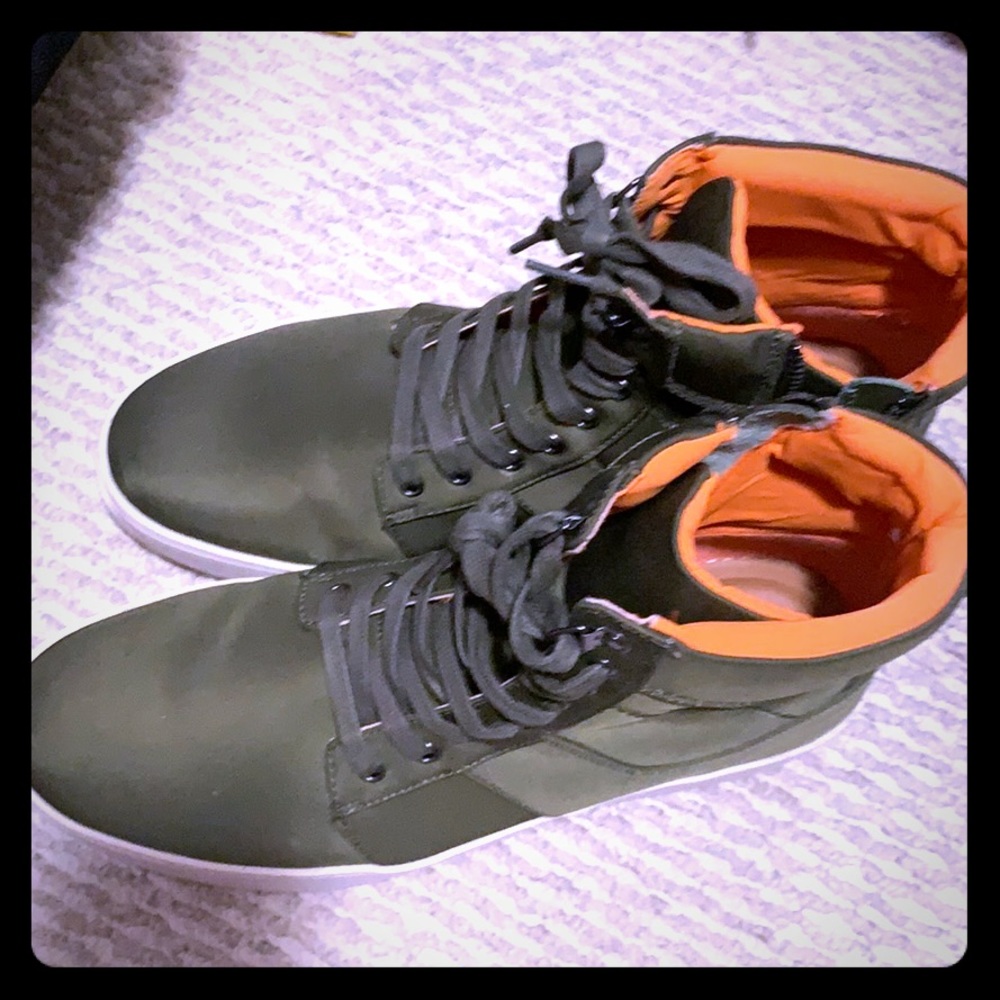 Steve Madden - Men’s Olive green high top boots